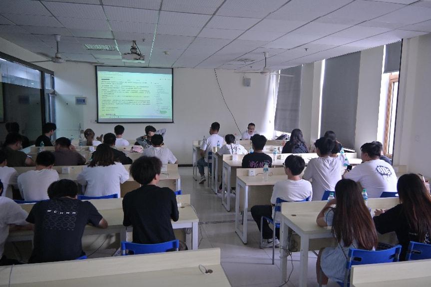 信息技術學院教育咨詢服務 連接學術與職業發展的橋梁